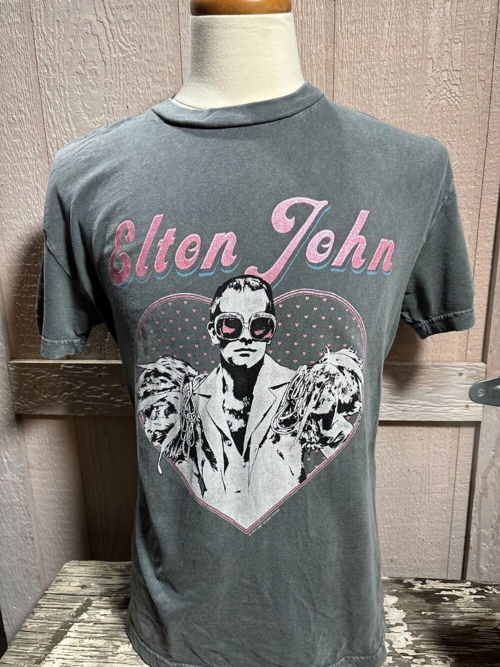 Elton John gray pink T Shirt Size Medium rock band concert tour shirt